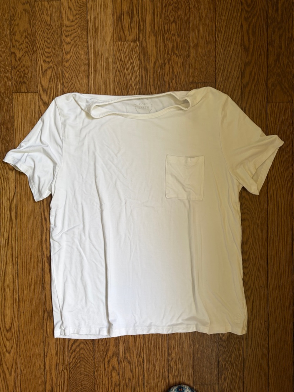 Cozy Earth XS white front pocket tee